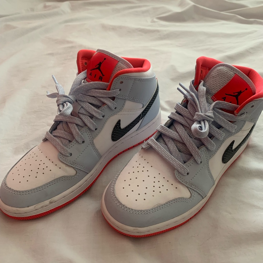 Air Jordan 1 Mid GS ‘Half Blue Polka Dot Swoosh’